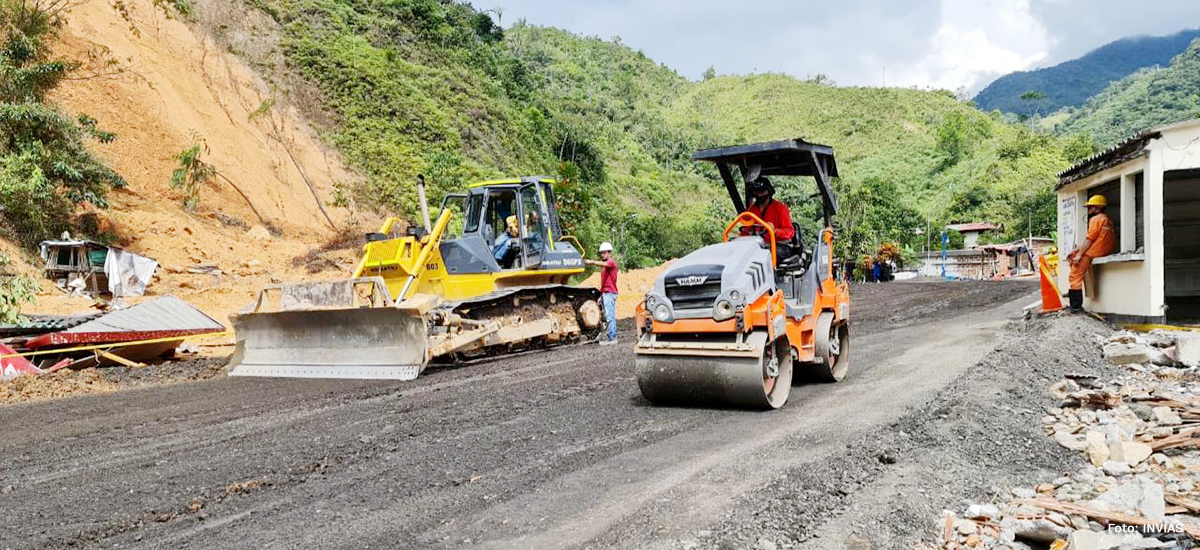 Fotografía trabajos de reparación en la vía Medellín - Bogotá. Foto: INVÍAS.