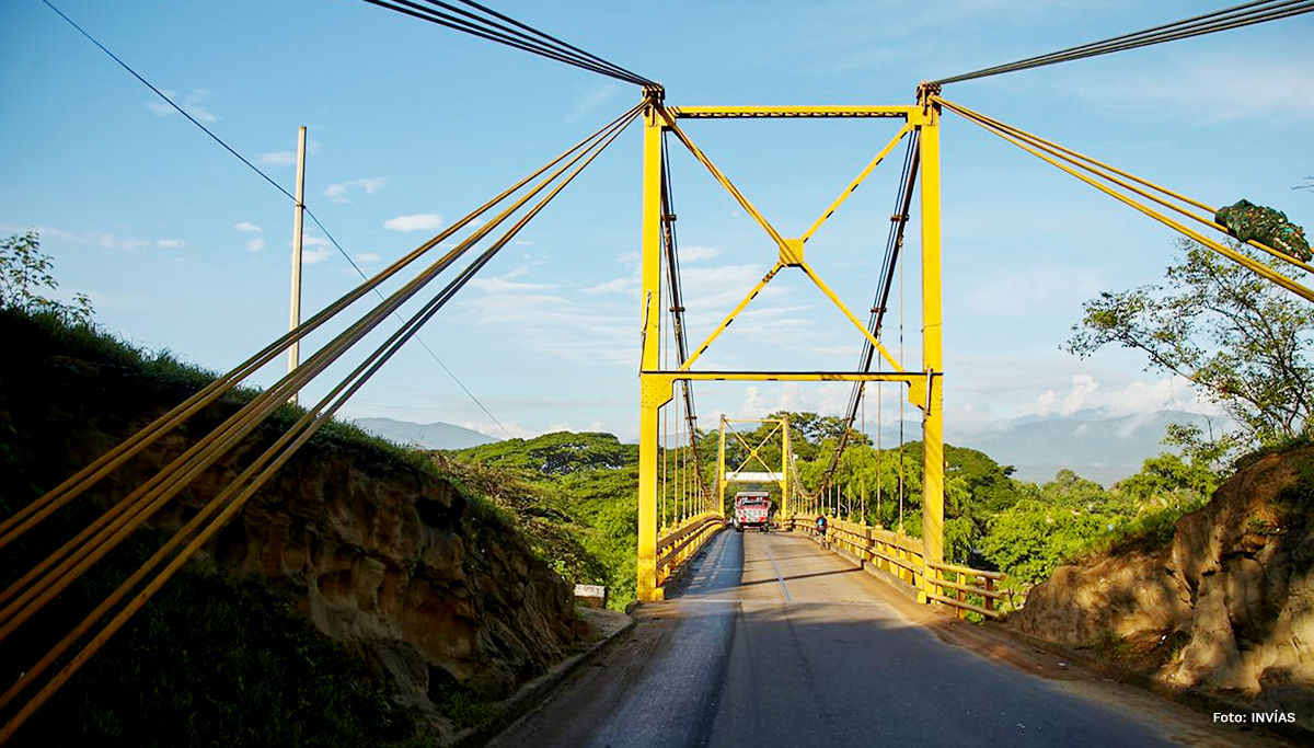Fotografía de puente vehicular en el departamento de Santander.