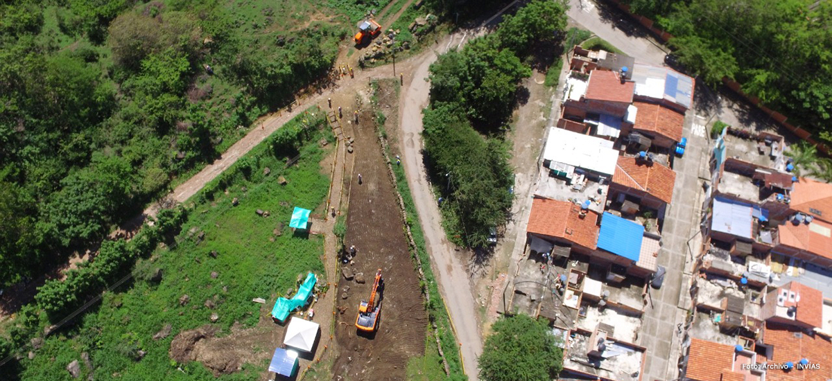 Fotografía de la vista aérea de las labores de construcción de la variante San Gil.
