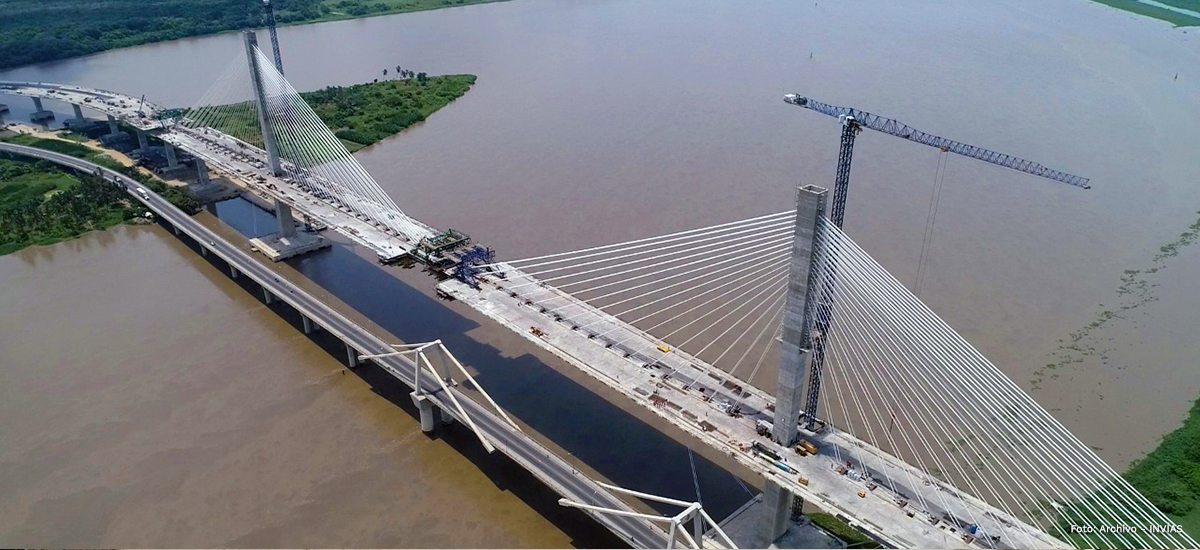 Fotografía de obras de construcción de infraestructura en el país.