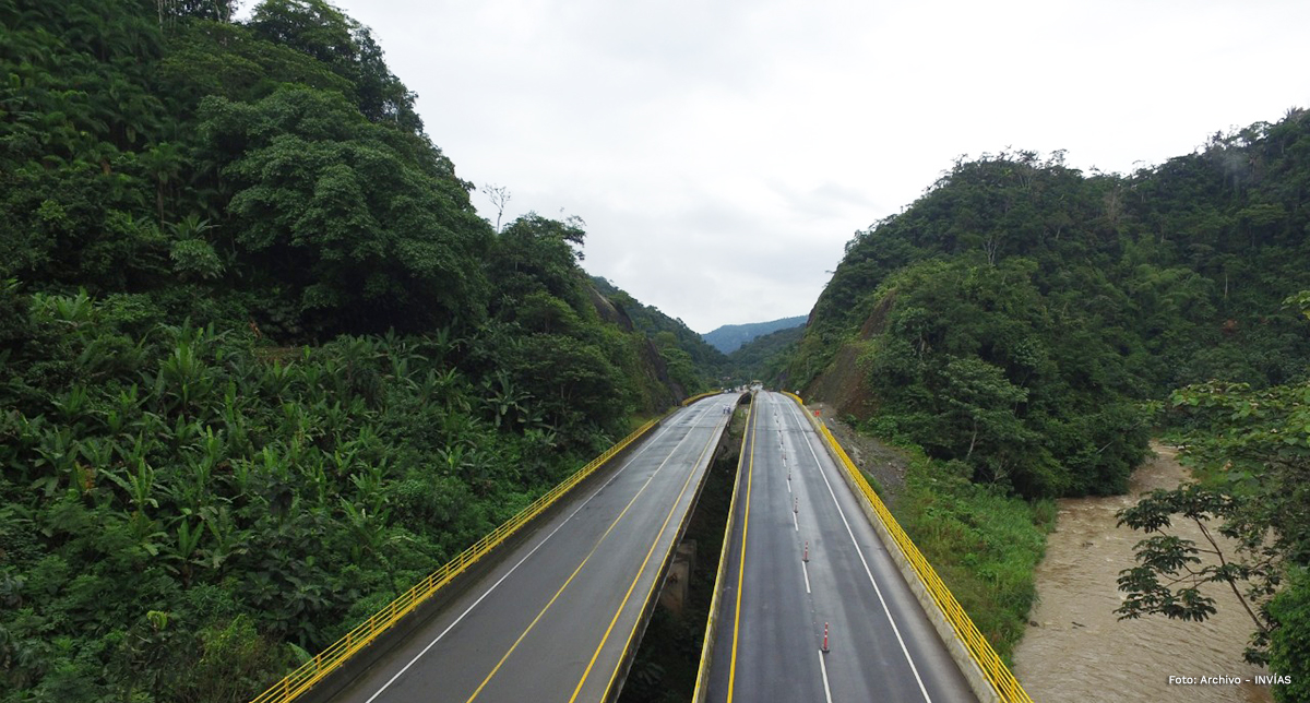 Fotografía de obras de construcción de infraestructura en el país.