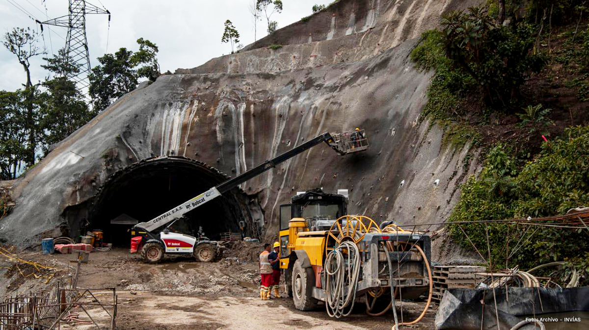 Fotografía del proceso de construcción de túneles del proyecto Cruce de la Cordillera Central.
