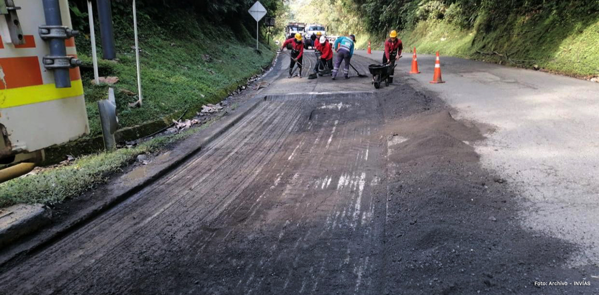 Fotografía de trabajadores en las labores de mejoras viales.