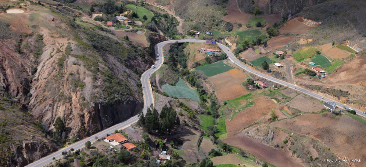 Fotografía aérea de la vía Tunja - Chiquinquirá en el departamento de Boyacá.