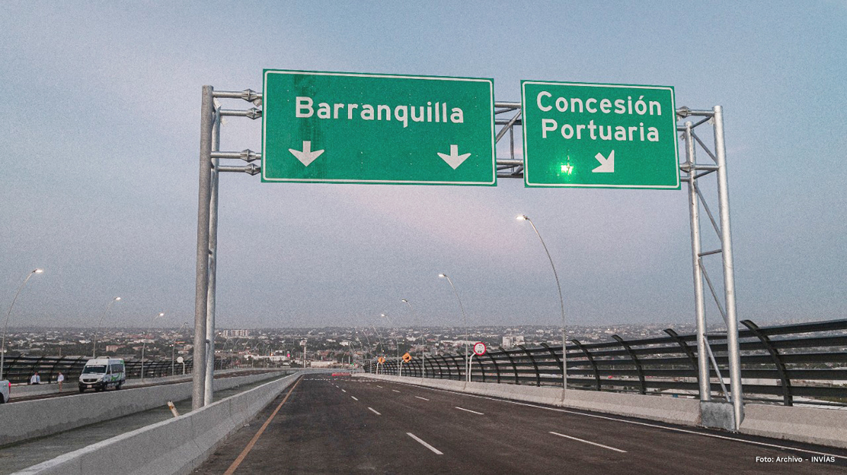 Fotografía de la señalización en el puente Pumarejo.