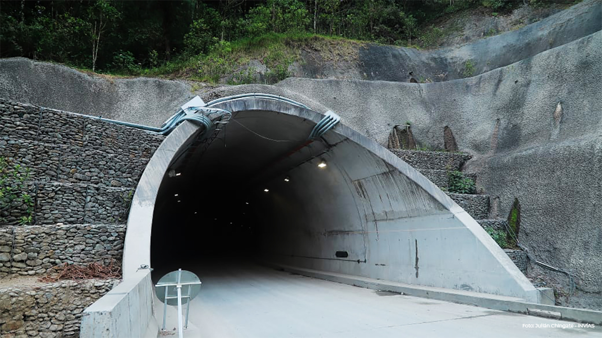 Fotografía entrada a sección del Túnel de La Línea.