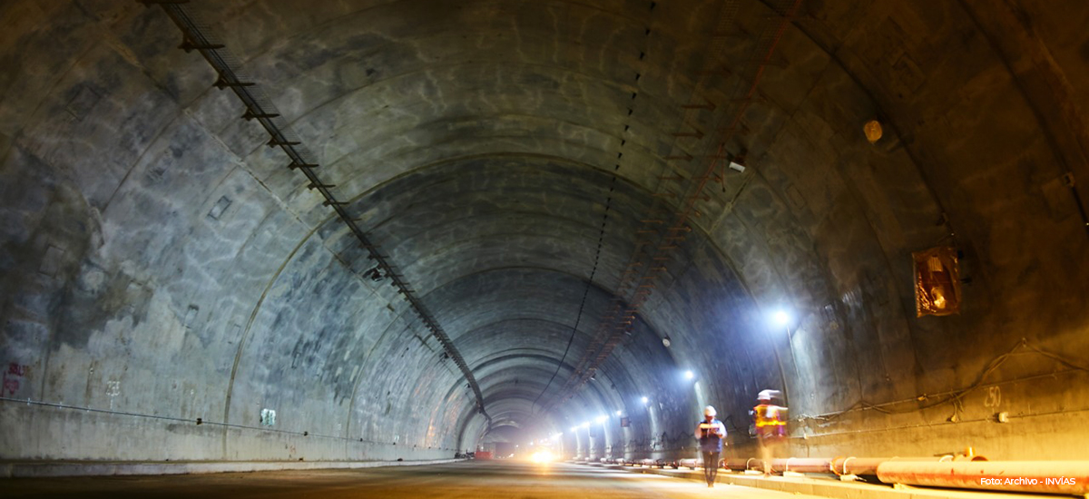 Fotografía del interior del Túnel de La Línea.