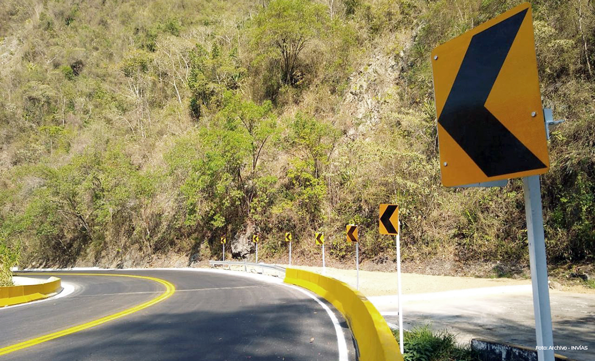 Fotografía señales de seguridad de la vía Aguaclara - Ocaña.