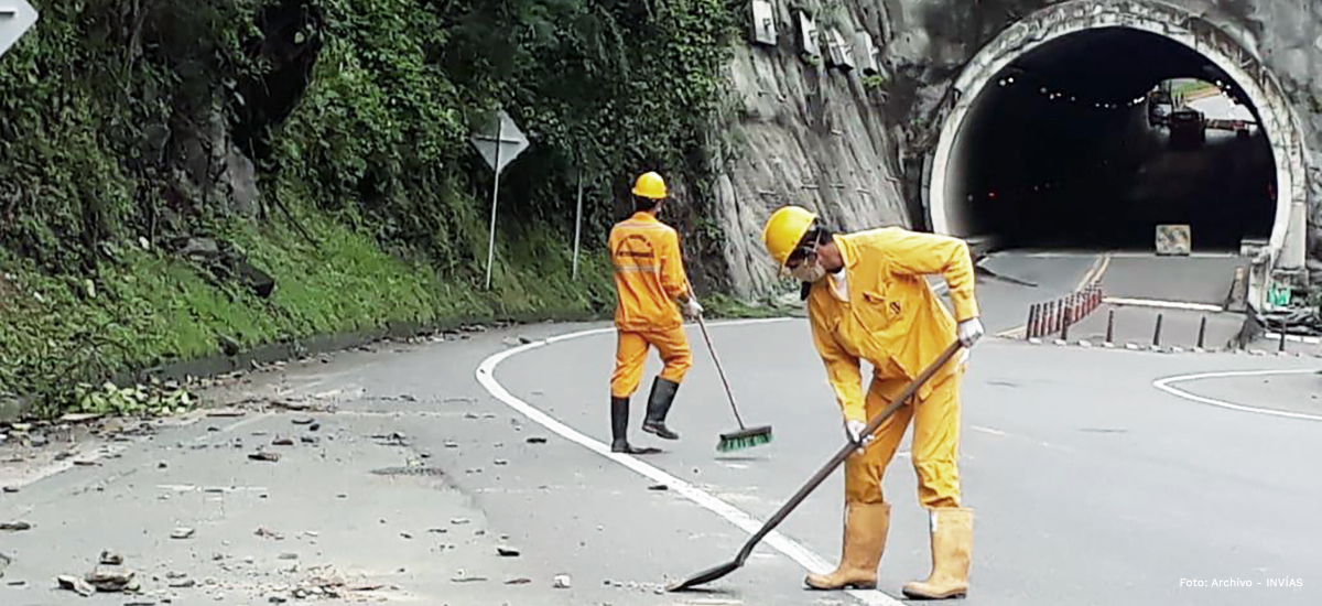 Fotografía trabajadores del INVÍAS aplicando las medidas de Bioseguridad en las obras de la Región Pacífico.