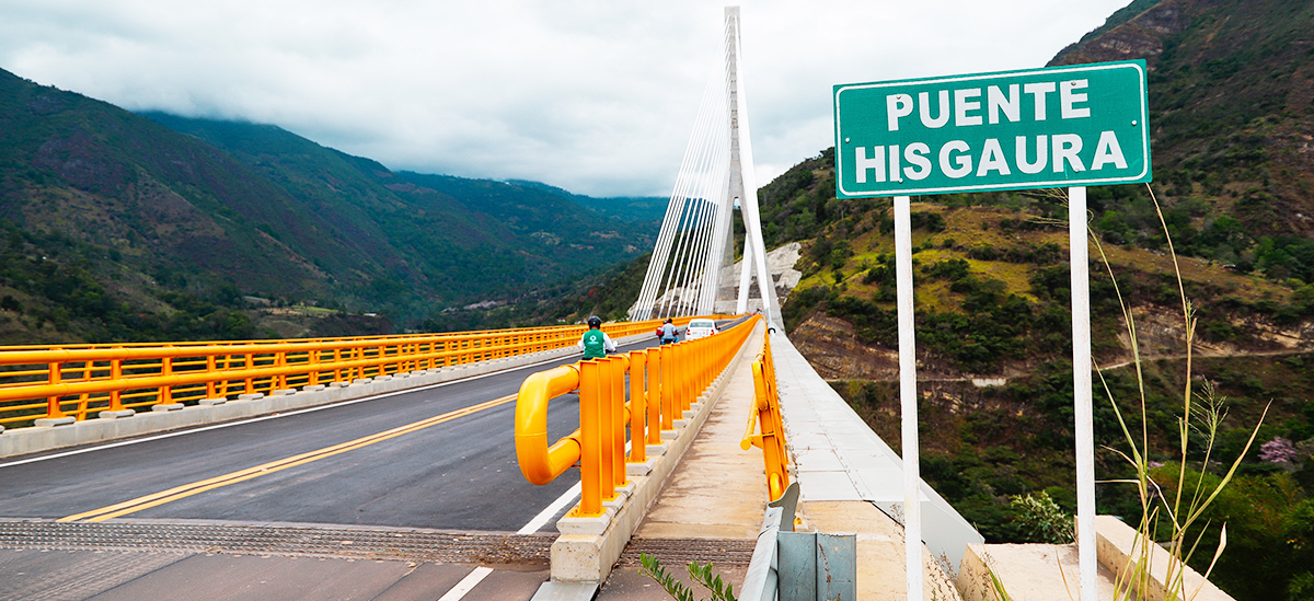 Fotografía panorámica del puente Hisgaura