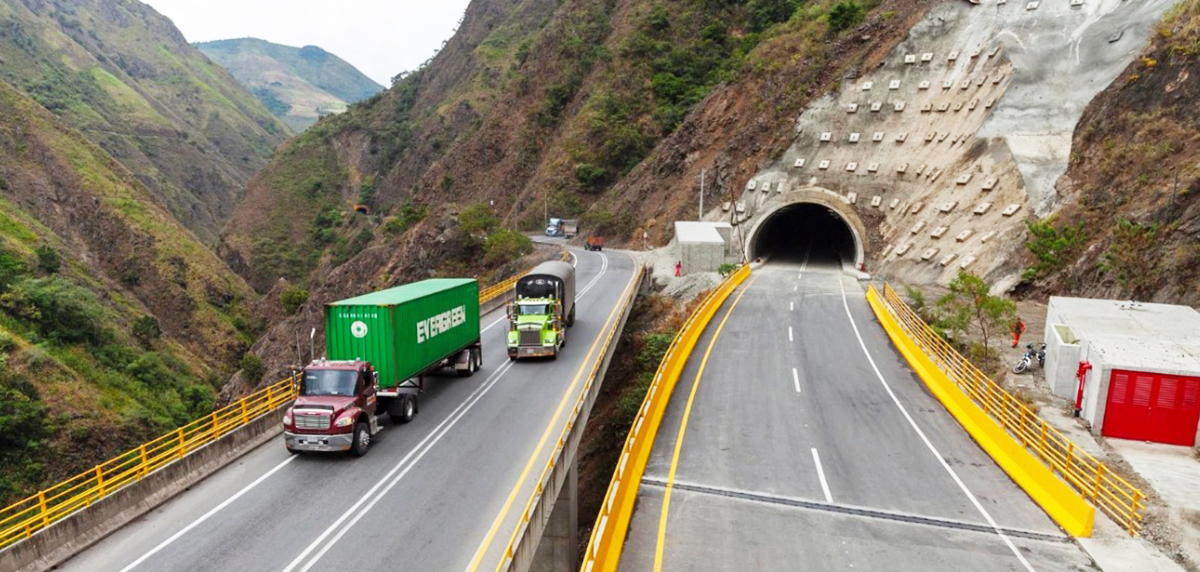 Fotografía de la vía y el túnel Loboguerrero.