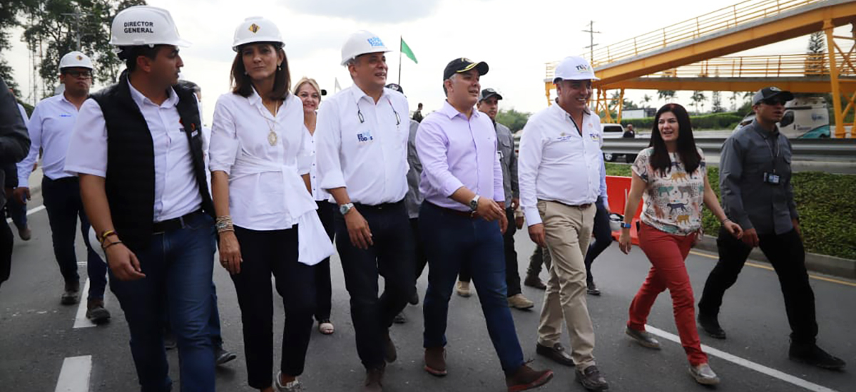 Fotografía del recorrido hecho por el Presidente Iván Duque, la Ministra de Transporte, Ángela María Orozco y el Director del INVÍAS, Juan Esteban Romero en las obras del Túnel de La Línea.