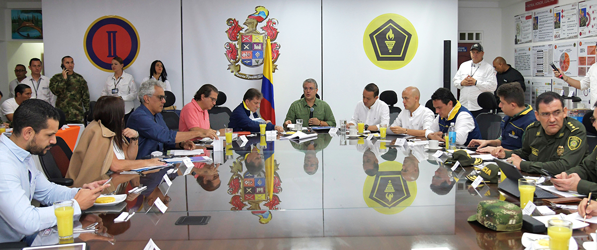 Fotografía mesa del comité de emergencias.