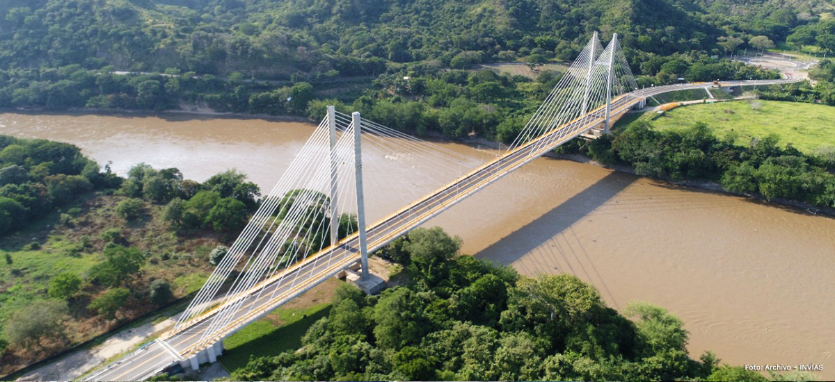 Fotografía panorámica del puente de Honda.