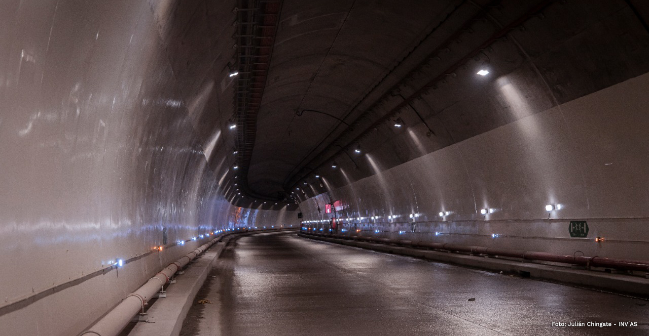 Fotografía del interior del túnel de La Línea.