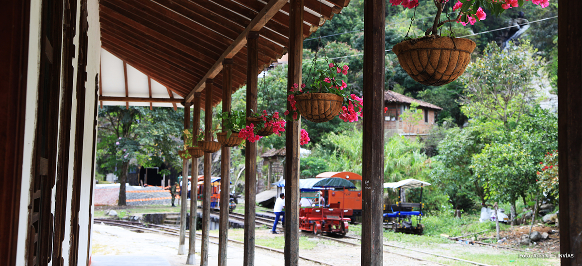 Fotografía de la estación férrea Caicedonia.