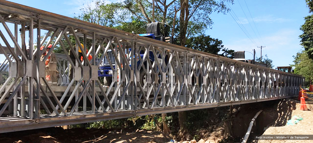 Fotografía puente metálico.