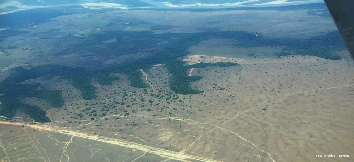 Fotografía aérea de la vía Puente Arimena- Puerto Carreño.