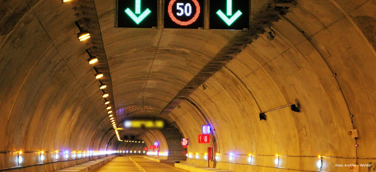 Fotografía del interior de un túnel de Colombia.