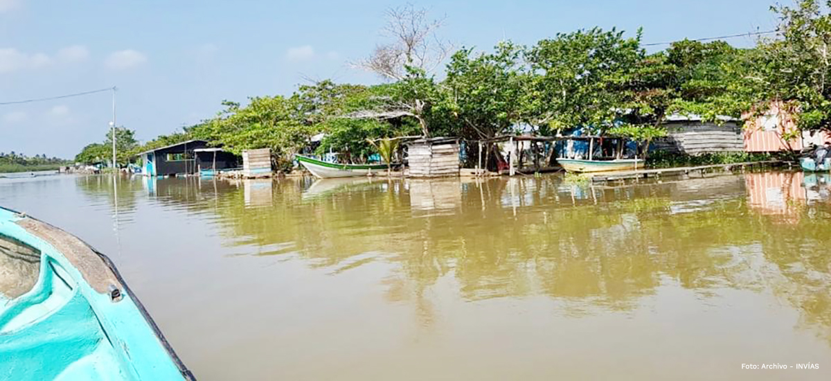 Fotografía sobre canoa en río Boca Coquito.