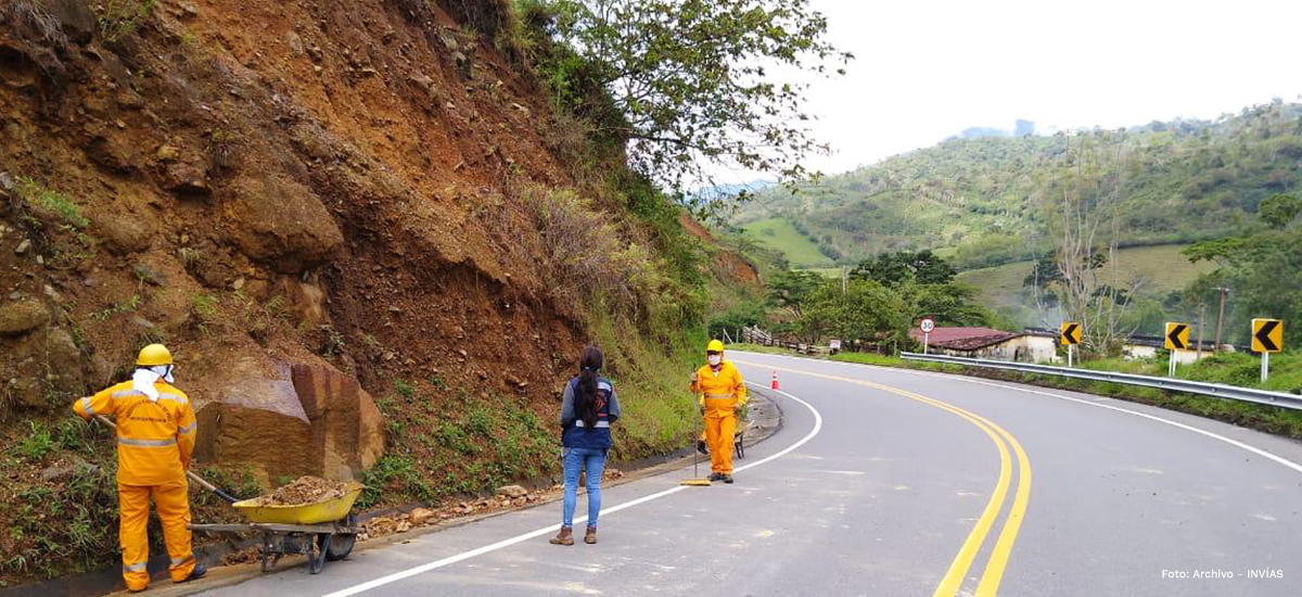 Fotografía de los trabajos de mantenimiento vial en la Región Andina.