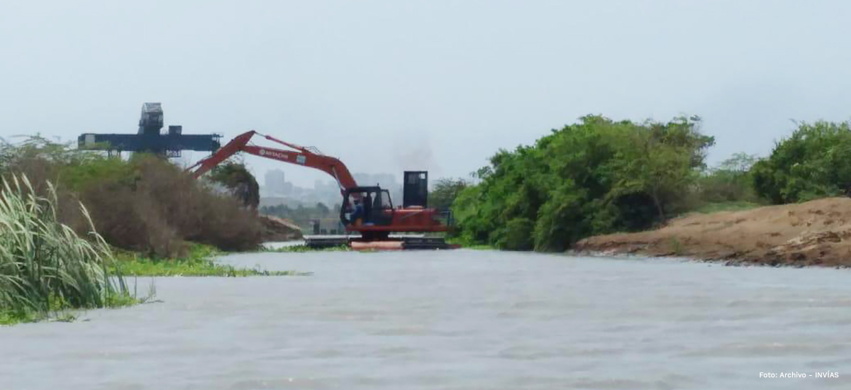 Fotografía de dragado en río en Caño Clarín Nuevo y Viejo en la Ciénaga Grande de Santa Marta.