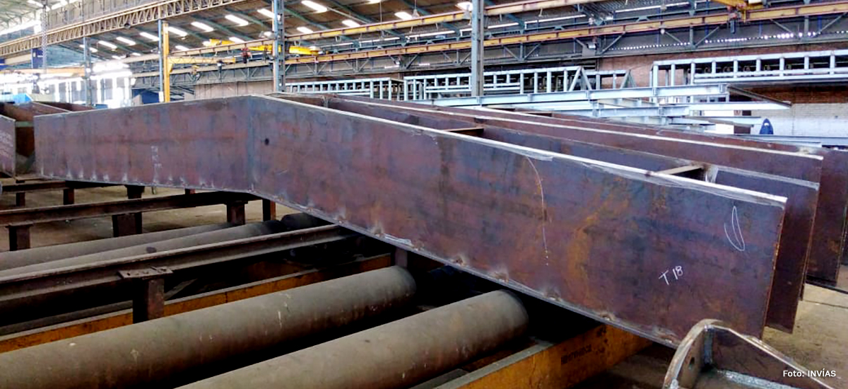 Fotografía de construcción y piezas para el puente Bermúdez.