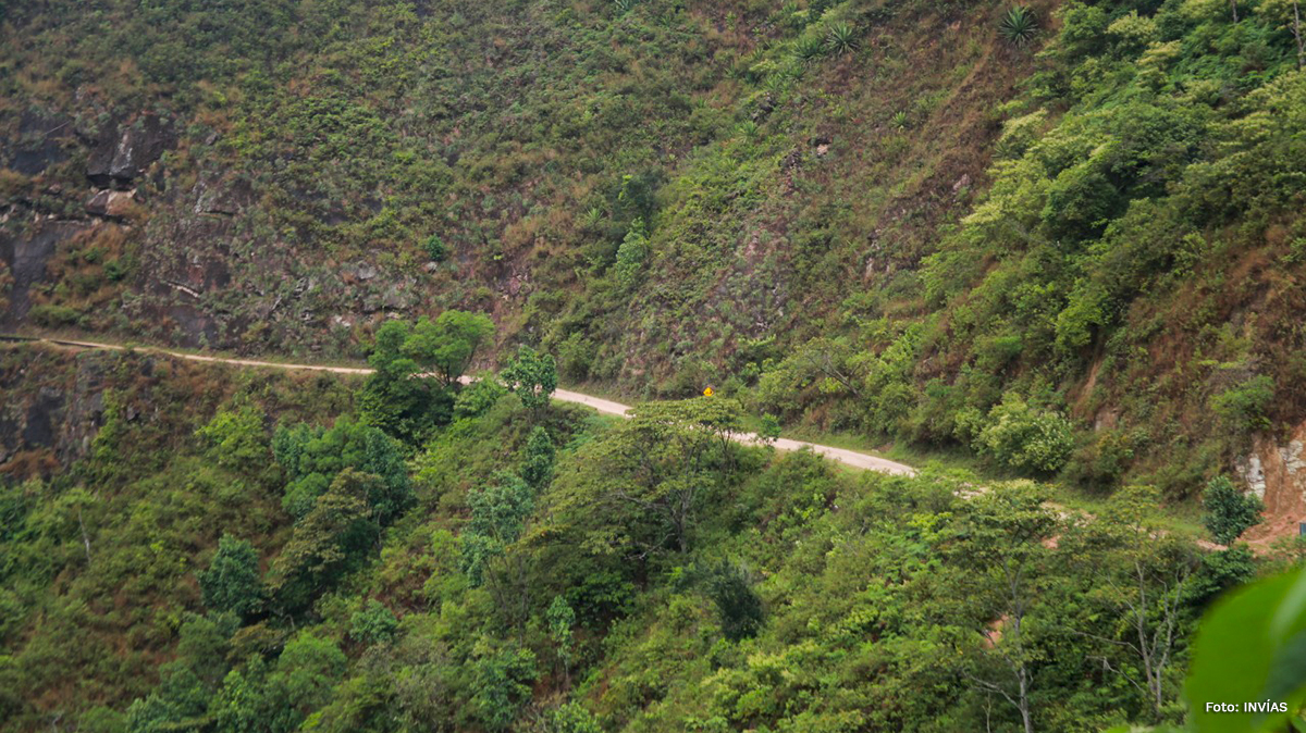 Fotografía de vía de la región que será beneficiada por el Compromiso por Colombia.