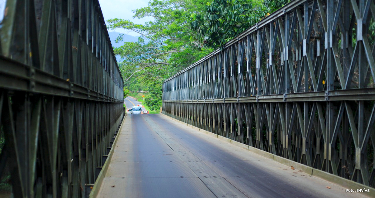 Fotografía de puente en vía de la región que será beneficiada por el Compromiso por Colombia.