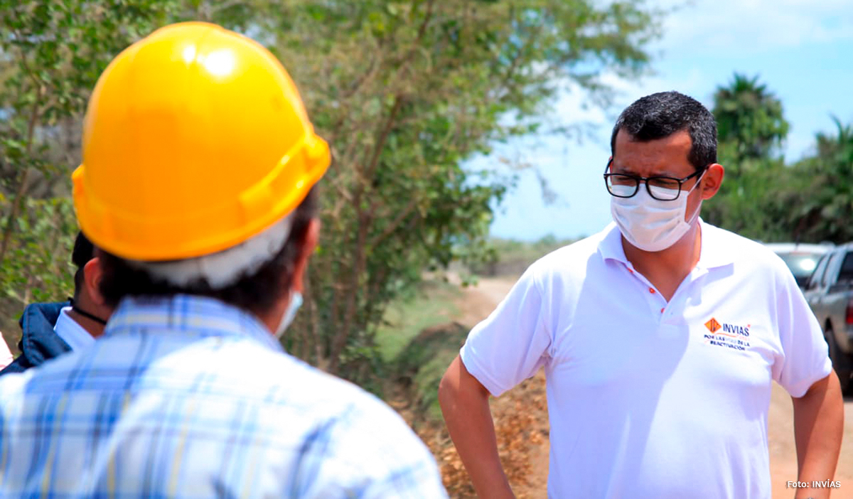 Fotografía del Director Técnico del INVÍAS, durante su jornada de trabajo en Magdalena.