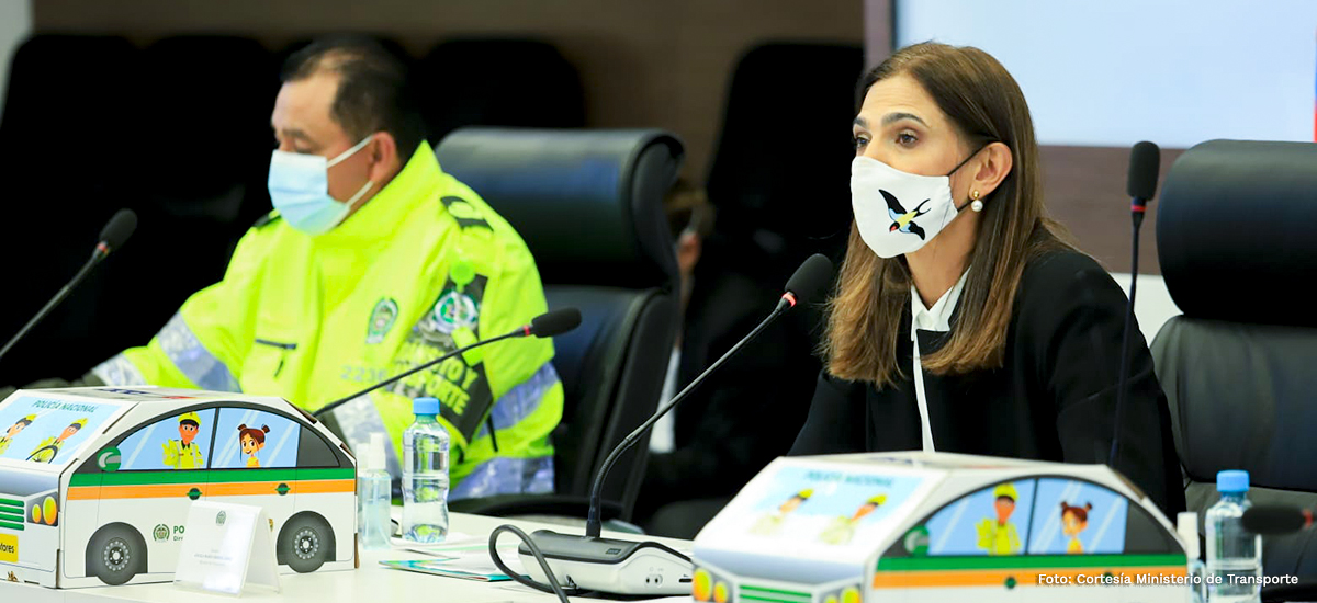 Fotografía de la Ministra de Transporte, Ángela María Orozco durante la realización del balance de esta semana santa.