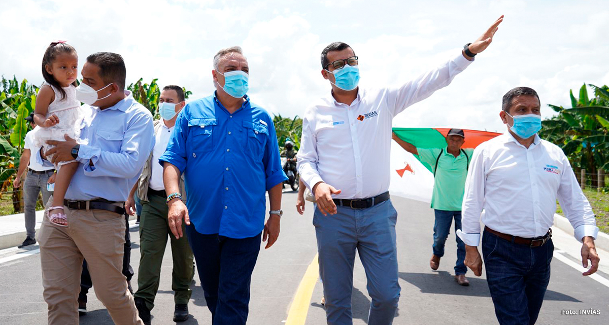 Fotografía del recorrido realizado por el Director Técnico y de Estructuración del INVÍAS, Guillermo Toro Acuña en el corredor La Tebaida - Pueblo Tapao - Montenegro.