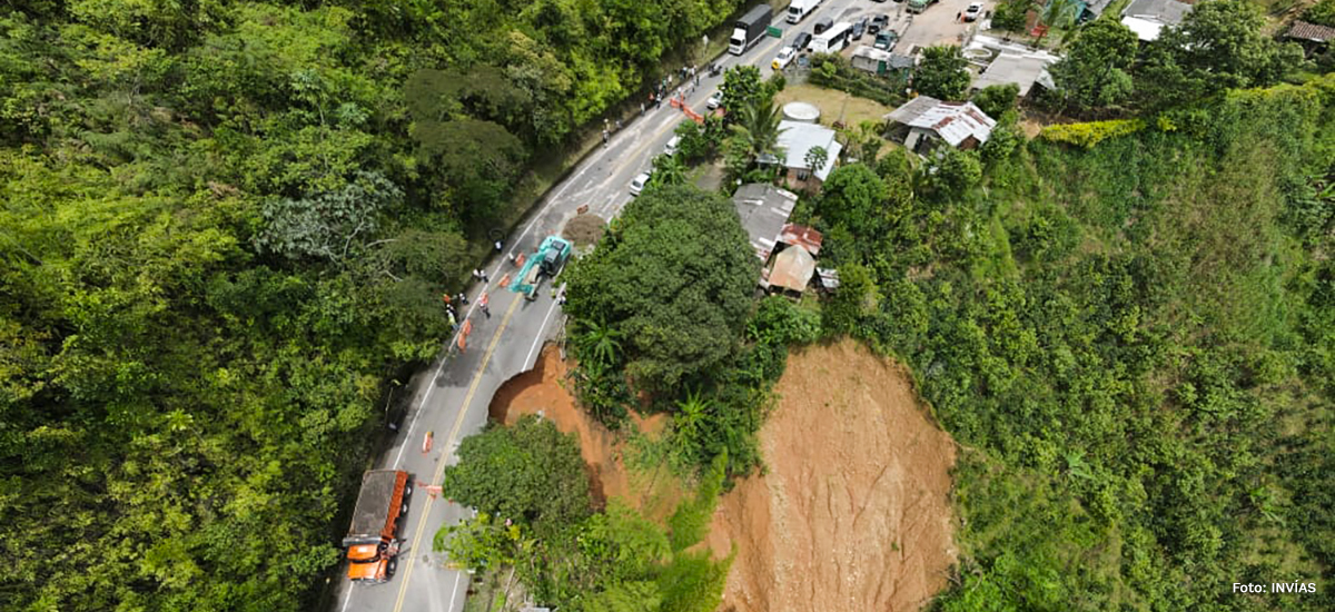 Fotografía aérea de la pérdida de la bancada en la autopista Bogotá - Medellín.