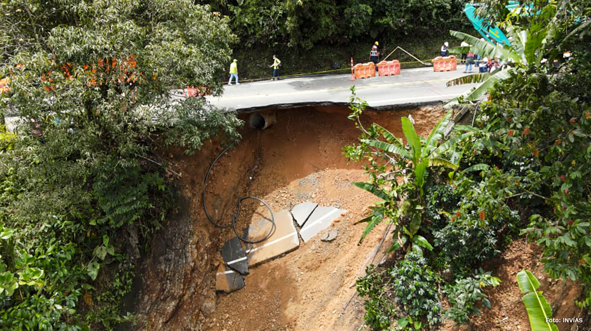 Fotografía de la pérdida de la bancada en la autopista Bogotá - Medellín.