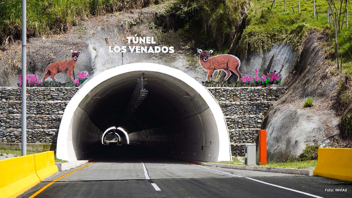 Fotografía del ingreso al túnel Los Venados en el Cruce de la Cordillera Central.
