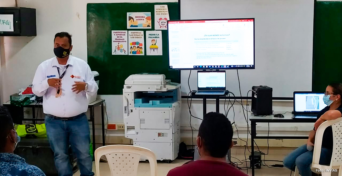 Fotografía de la socialización del proyecto por parte del personal del INVÍAS.