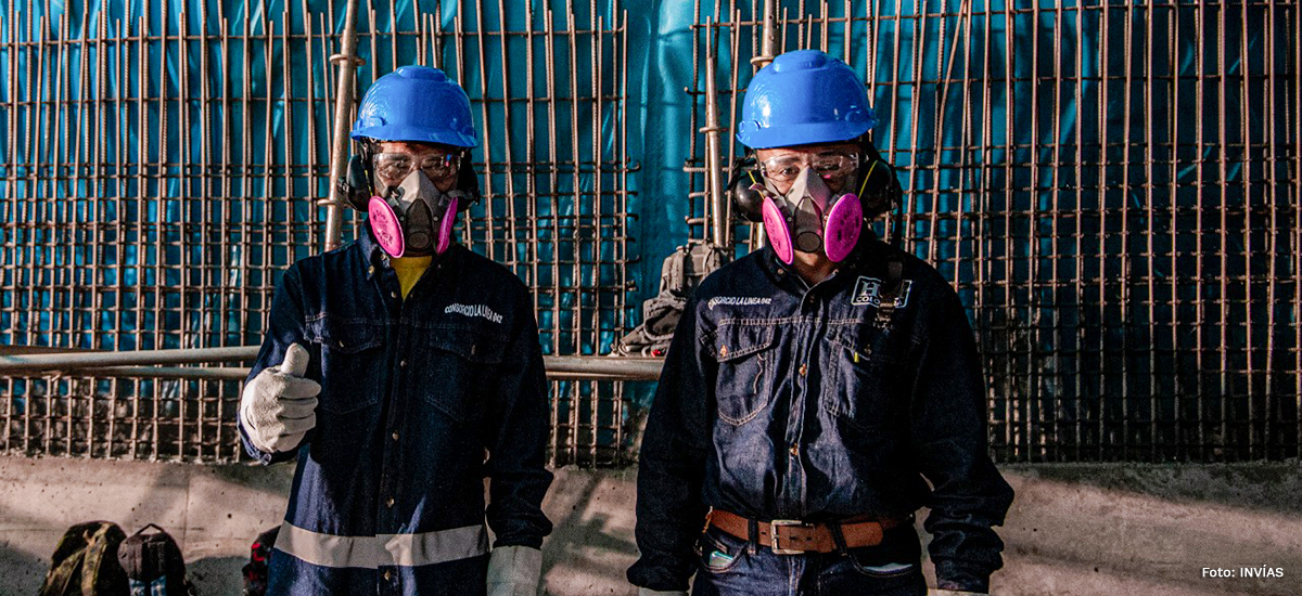 Fotografía de trabajadores del INVÍAS que participaron de las obras en el corredor Calarcá - Cajamarca.
