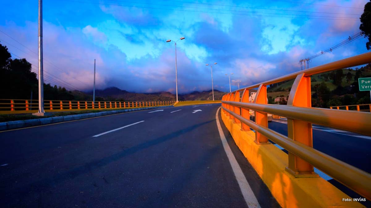 Fotografía de la vía variante Manizales.