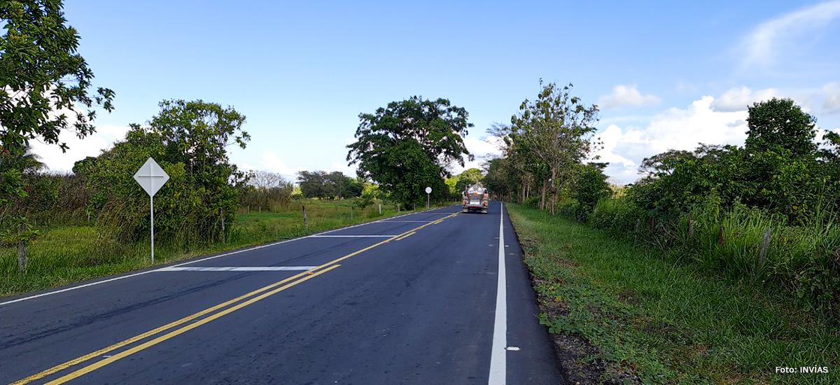 Fotografía de una da las vías del país construidas por el INVÍAS en el departamento de Arauca.