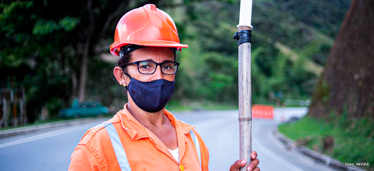 Fotografía de trabajadora del INVÍAS.