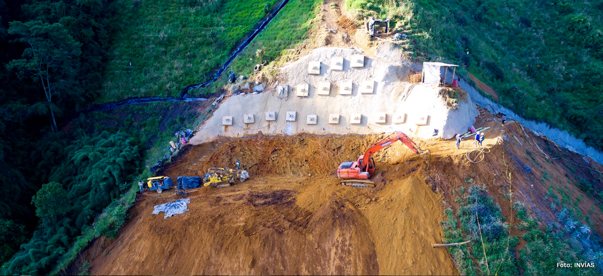 Fotografía de los trabajos de contención de la montaña adelantados por el INVÍAS.