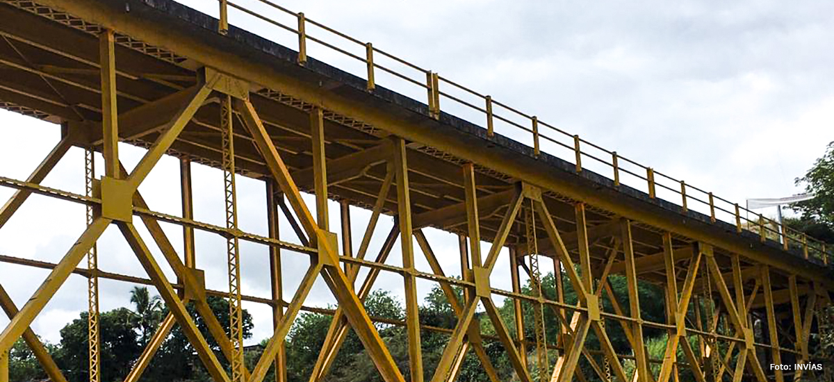 Fotografía del puente Dos Ríos en el departamento del Cauca.