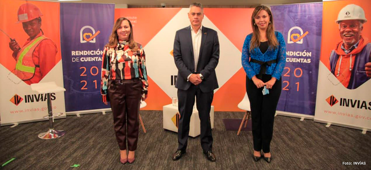 Fotografía de la Directora Jurídica, Catalina Téllez; el Director Operativo y de Ejecución, Juan Esteban Romero; y la Secretaria General, Margarita Montilla durante el evento.