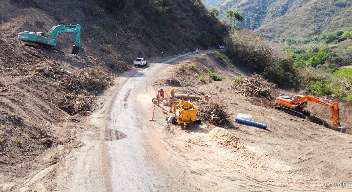 Fotografía del inicio del trabajo de construcción de obras de acceso al túnel Guillermo Gaviria Correa.