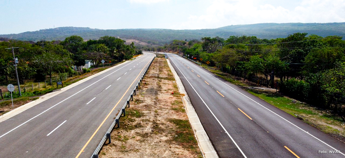 Fotografía aérea del doble carril de la vía variante Ciénaga - Barraquilla.
