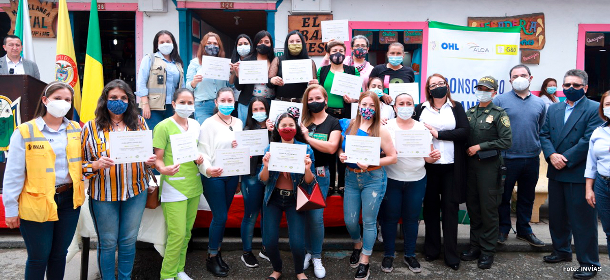 Fotografía de las mujeres certificadas en habilidades empresariales.
