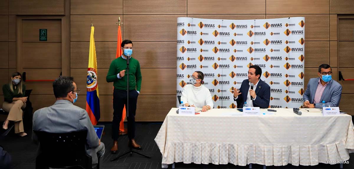 Fotografía del evento de rendición de cuentas, en el que participaron diferentes oferentes.
