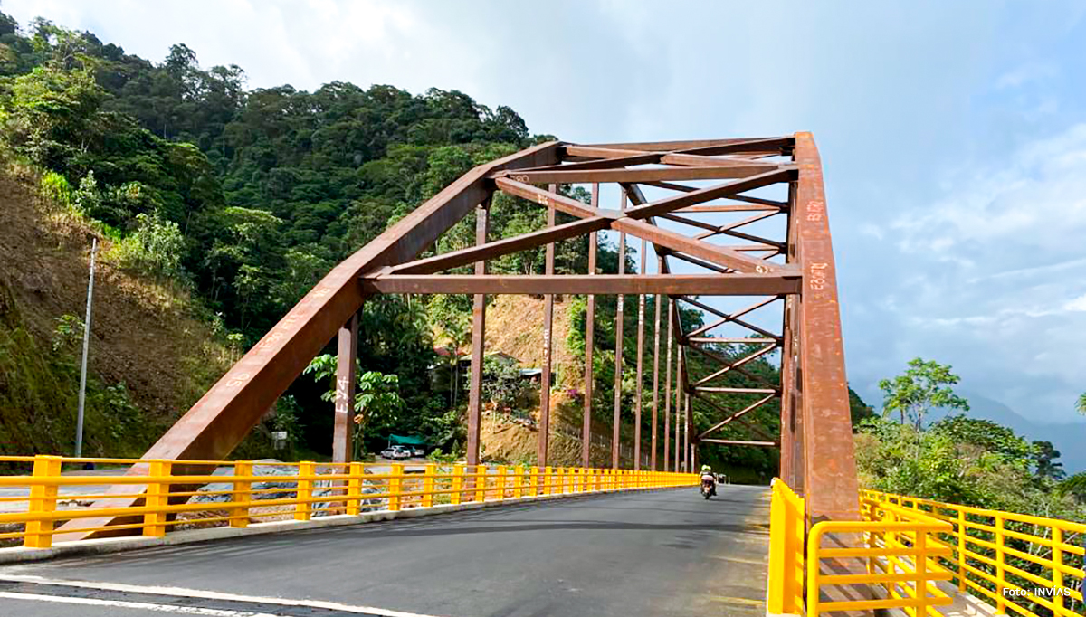 Fotografía del nuevo puente Los Lagos.