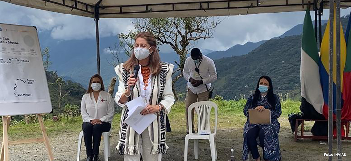 Fotografía de la viceministra durante su intervención.