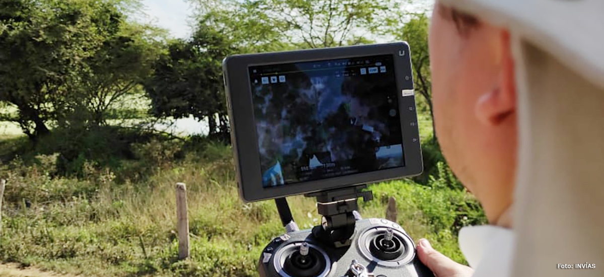 Fotografía de uso de tecnología para la óptima atención de la emergencia.